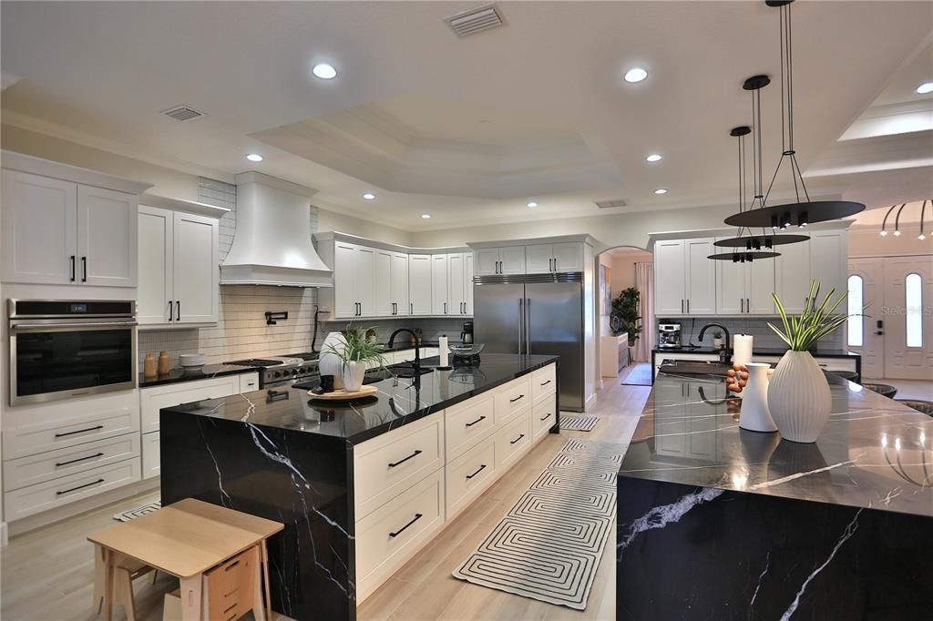 For Sale: $2,999,999 (6 beds, 5 baths, 6116 Square Feet)