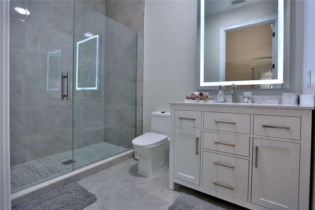 For Sale: $2,999,999 (6 beds, 5 baths, 6116 Square Feet)