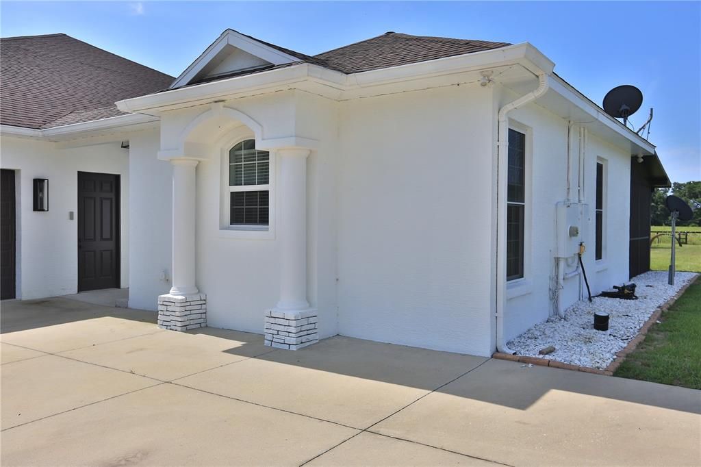 For Sale: $2,999,999 (6 beds, 5 baths, 6116 Square Feet)