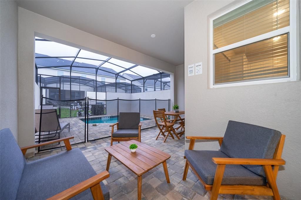 合同活跃: $2,950 (4 贝兹, 4 浴室, 2145 平方英尺)