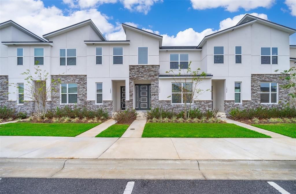 合同活跃: $2,950 (4 贝兹, 4 浴室, 2145 平方英尺)