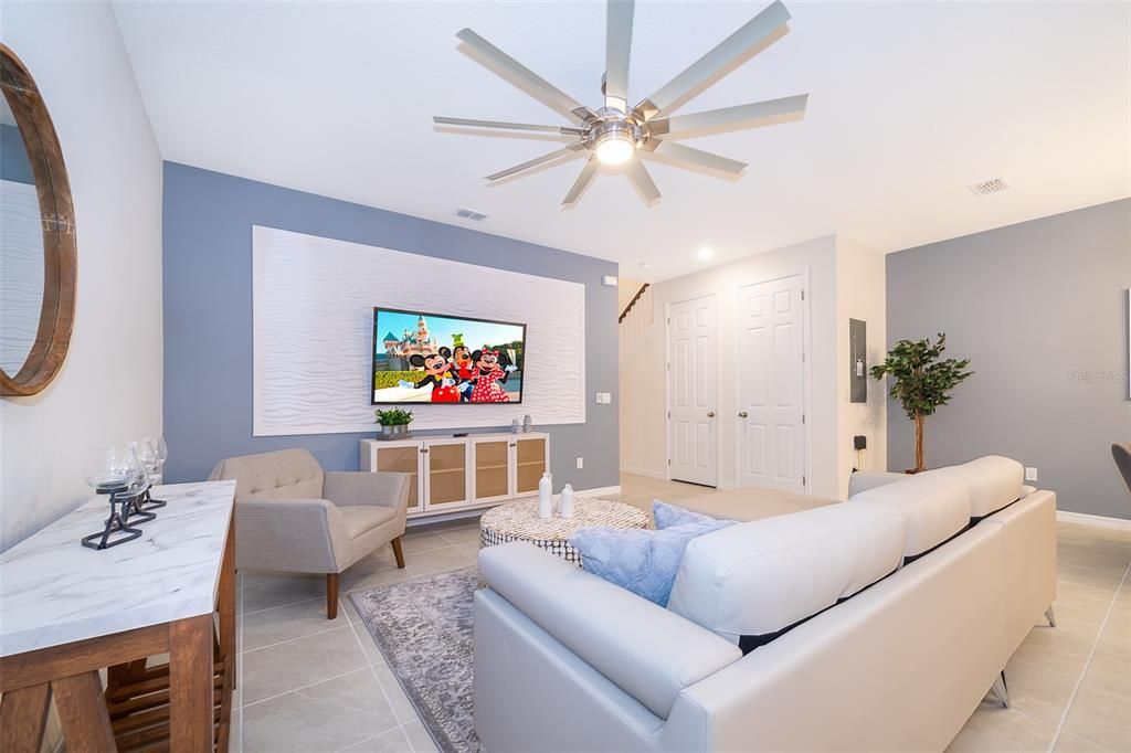 合同活跃: $2,950 (4 贝兹, 4 浴室, 2145 平方英尺)