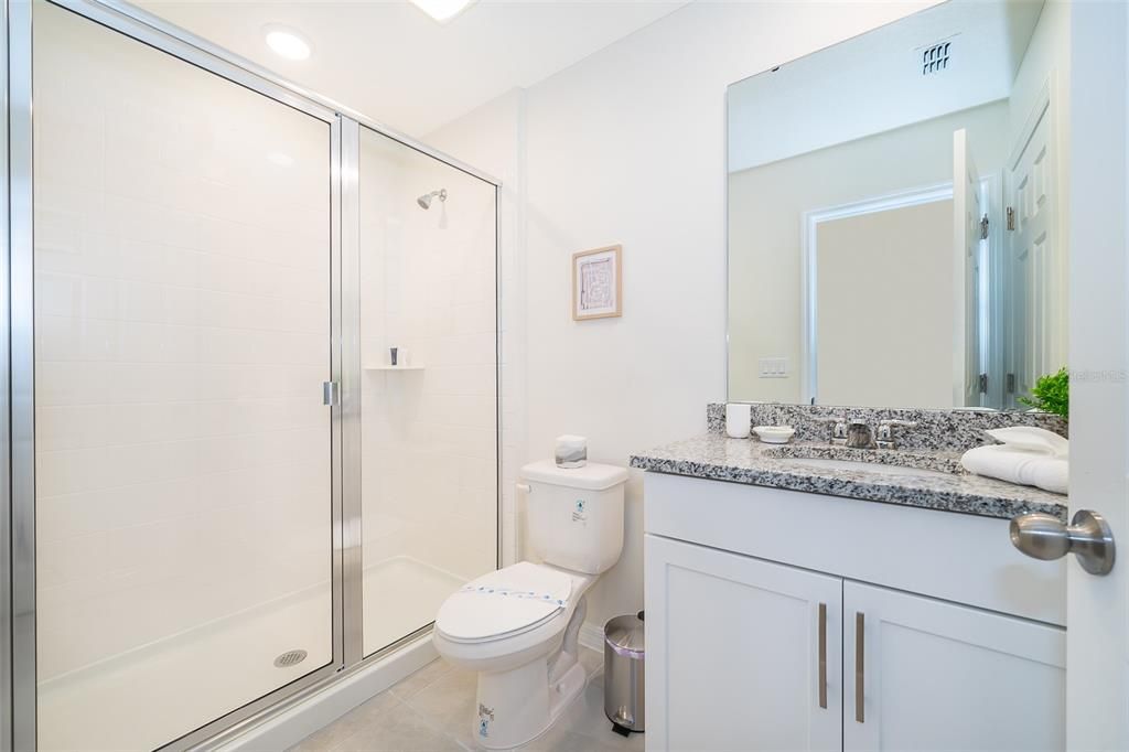 合同活跃: $2,950 (4 贝兹, 4 浴室, 2145 平方英尺)