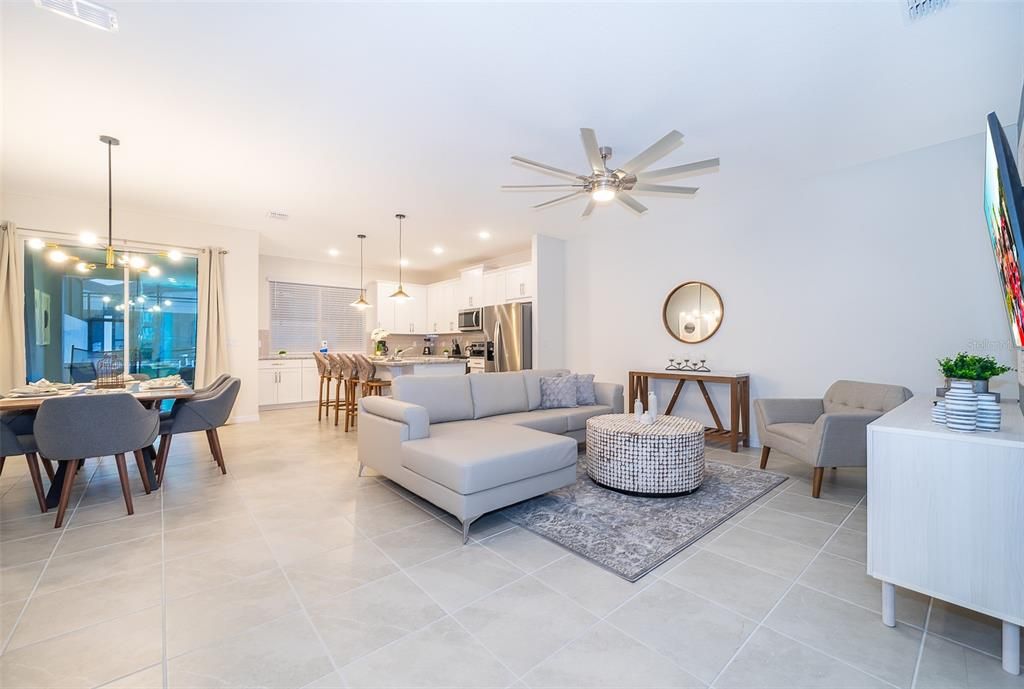 合同活跃: $2,950 (4 贝兹, 4 浴室, 2145 平方英尺)