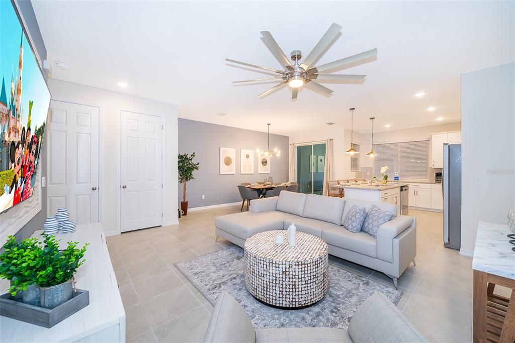 合同活跃: $2,950 (4 贝兹, 4 浴室, 2145 平方英尺)