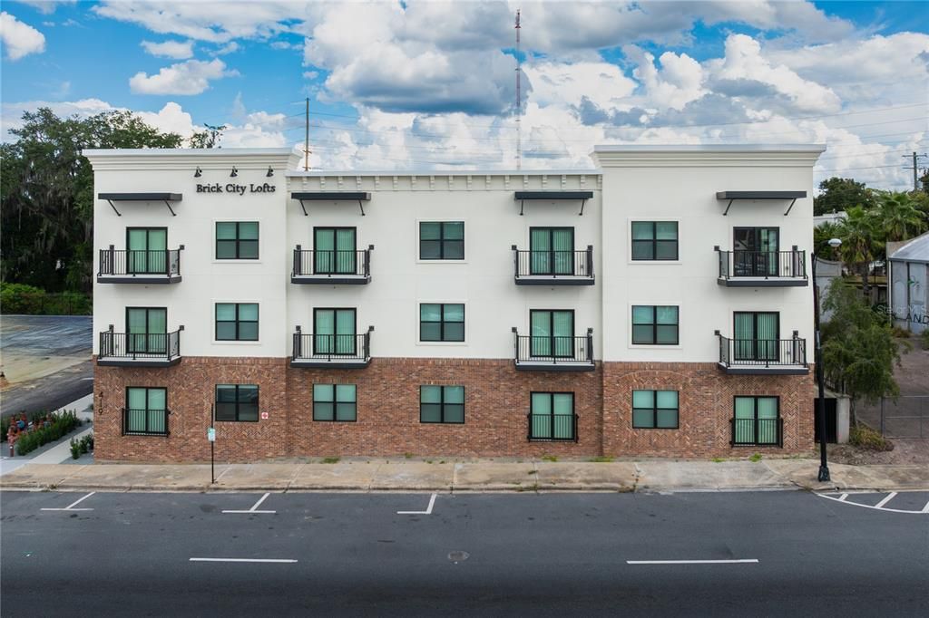 For Sale: $449,000 (1 beds, 1 baths, 1202 Square Feet)