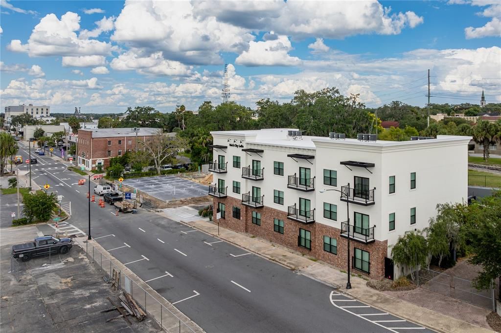 For Sale: $449,000 (1 beds, 1 baths, 1202 Square Feet)