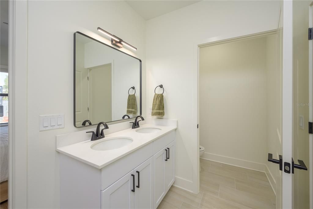 For Sale: $449,000 (1 beds, 1 baths, 1202 Square Feet)