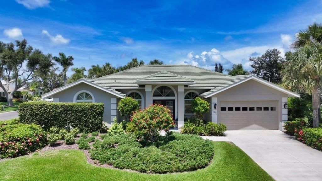 Недавно продано: $774,900 (3 спален, 2 ванн, 2320 Квадратных фут)