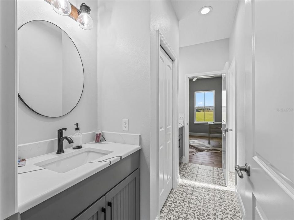 待售: $975,000 (3 贝兹, 2 浴室, 2450 平方英尺)