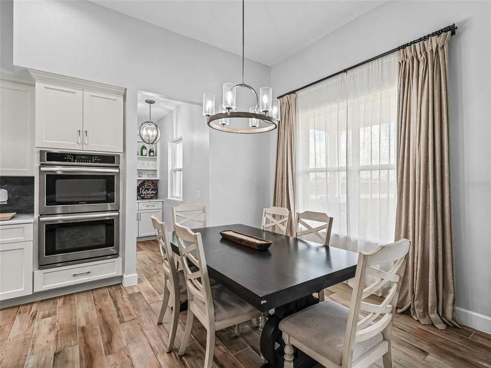 待售: $975,000 (3 贝兹, 2 浴室, 2450 平方英尺)