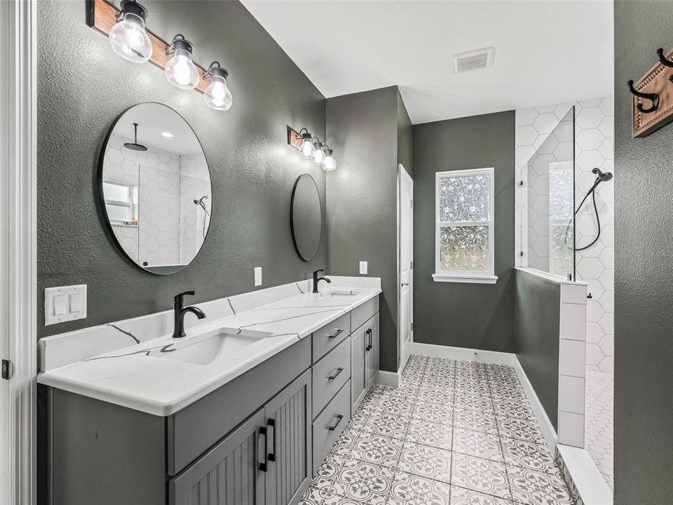 待售: $975,000 (3 贝兹, 2 浴室, 2450 平方英尺)