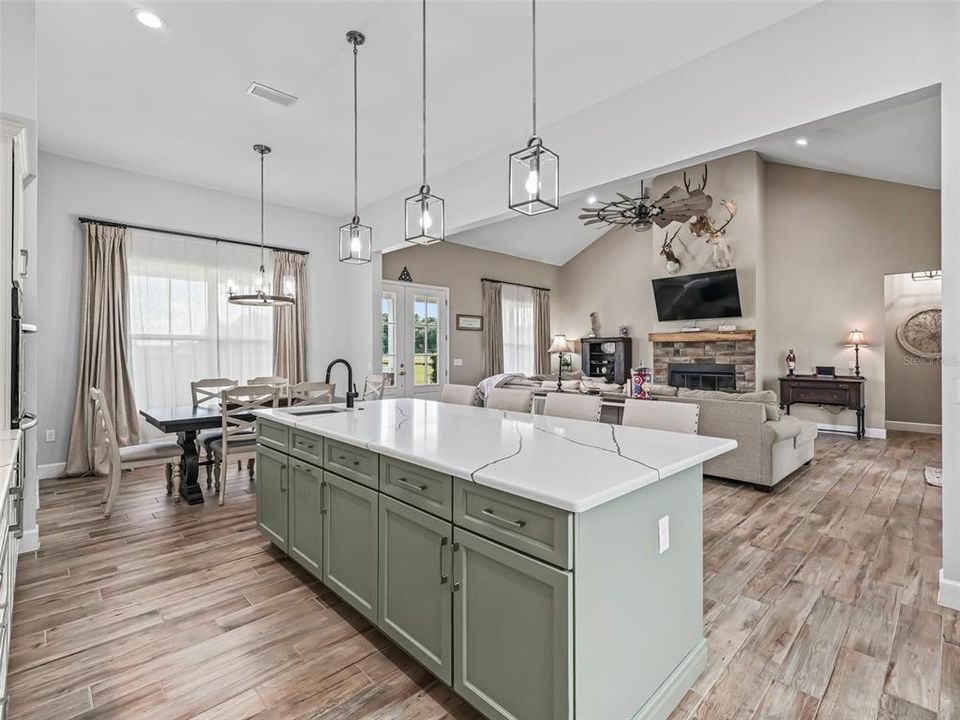 待售: $975,000 (3 贝兹, 2 浴室, 2450 平方英尺)