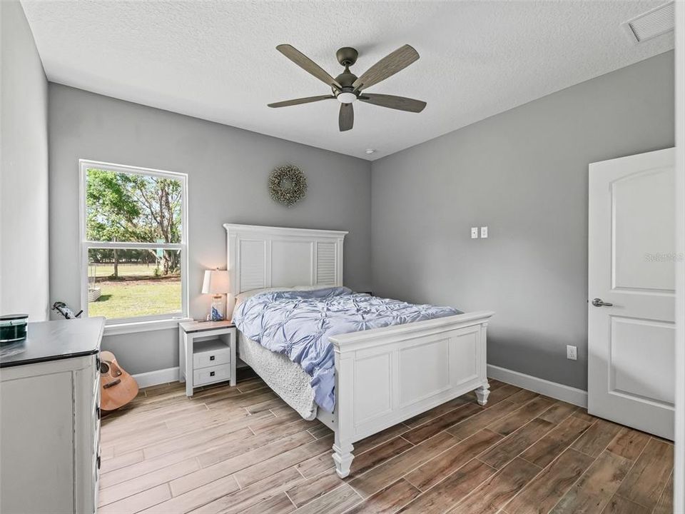 待售: $975,000 (3 贝兹, 2 浴室, 2450 平方英尺)