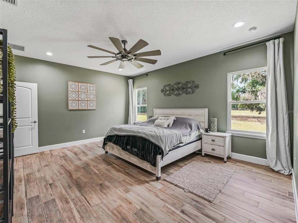 待售: $975,000 (3 贝兹, 2 浴室, 2450 平方英尺)