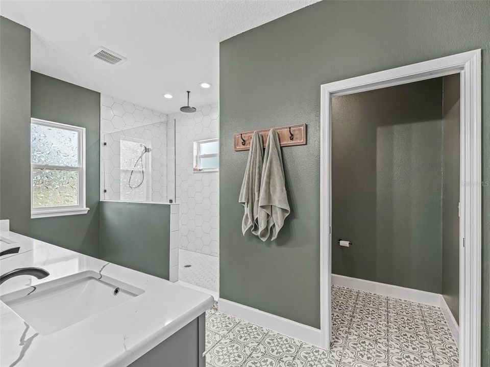 待售: $975,000 (3 贝兹, 2 浴室, 2450 平方英尺)