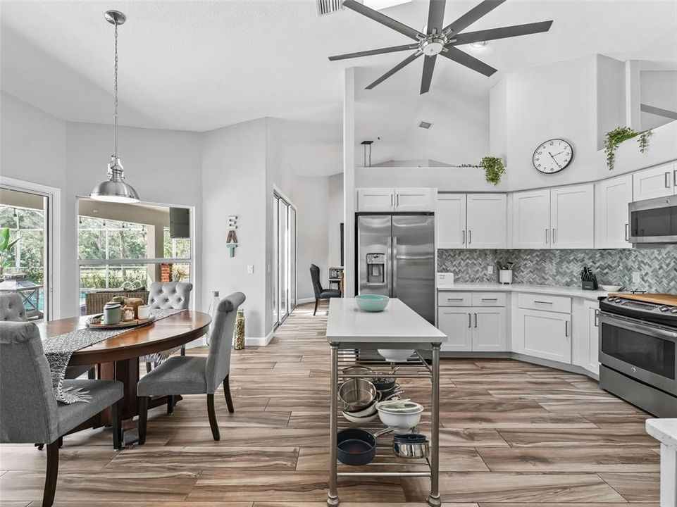 For Sale: $697,000 (3 beds, 2 baths, 2553 Square Feet)