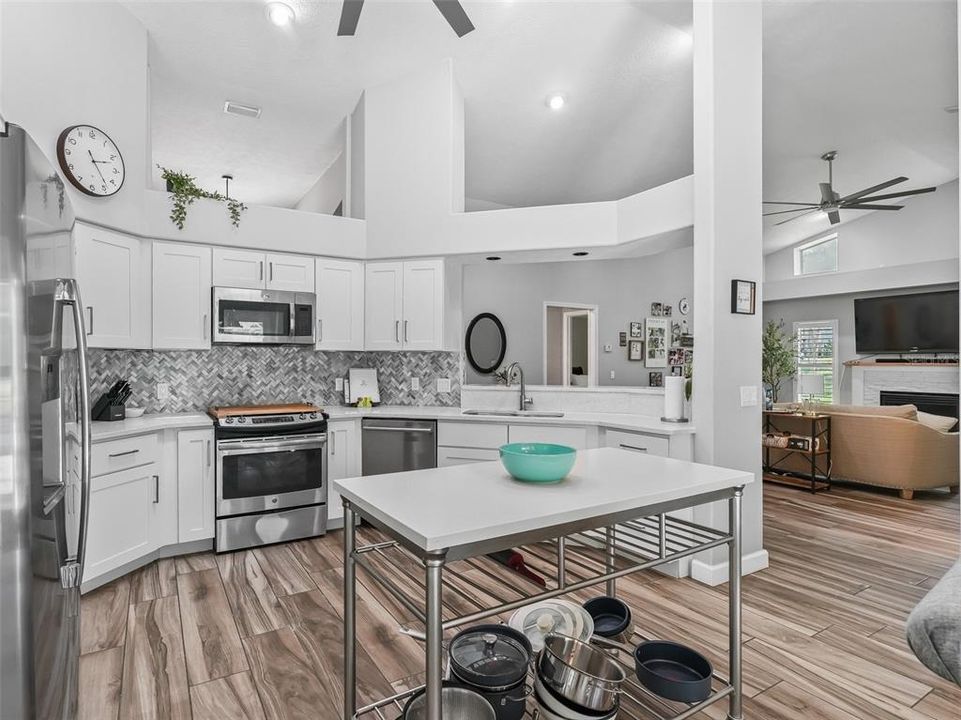 For Sale: $697,000 (3 beds, 2 baths, 2553 Square Feet)