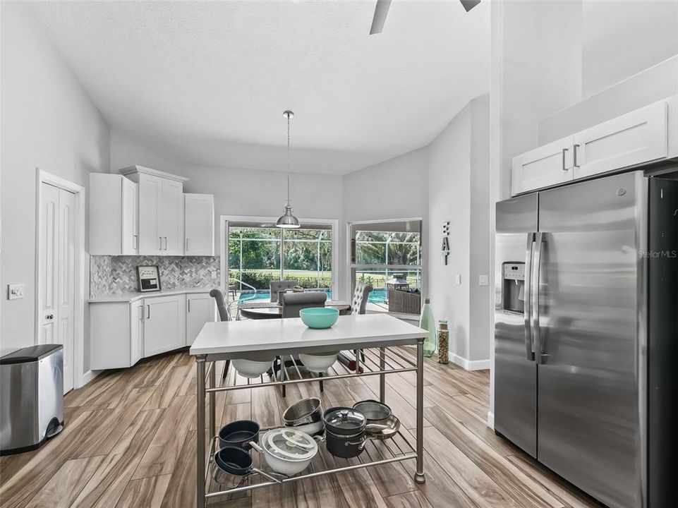 For Sale: $697,000 (3 beds, 2 baths, 2553 Square Feet)