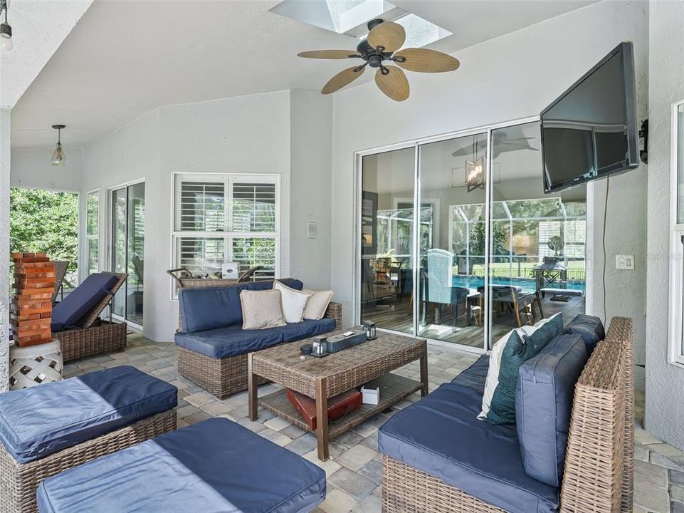 For Sale: $697,000 (3 beds, 2 baths, 2553 Square Feet)