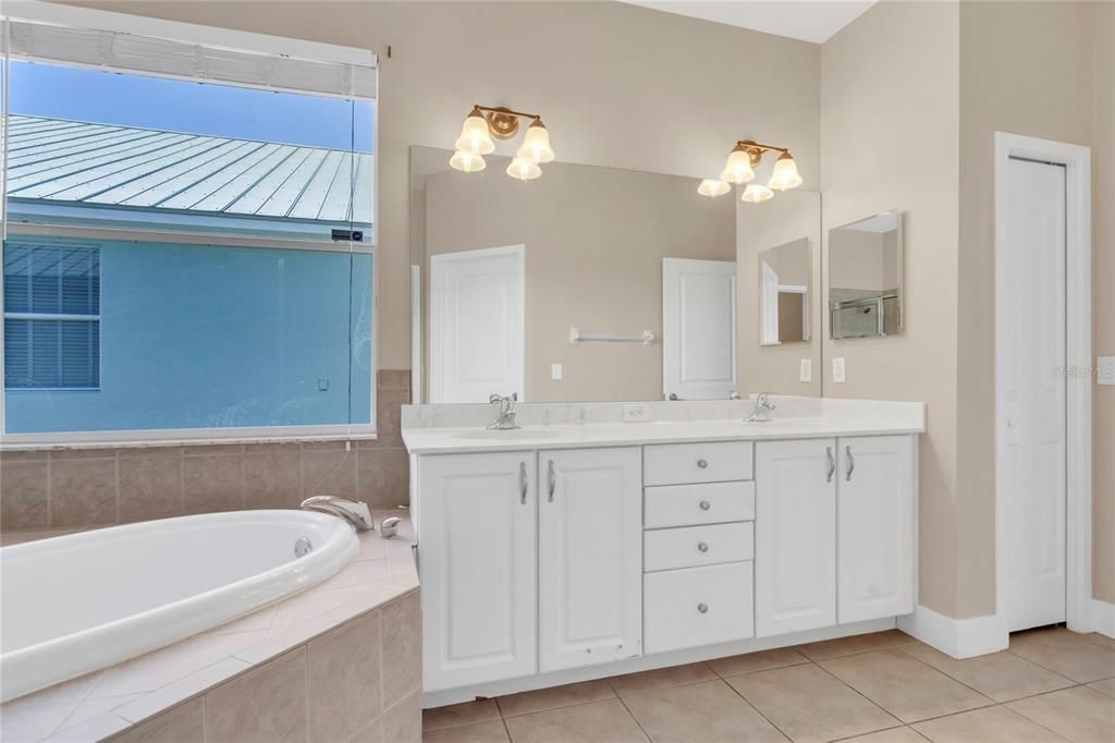 For Sale: $359,900 (3 beds, 3 baths, 2184 Square Feet)