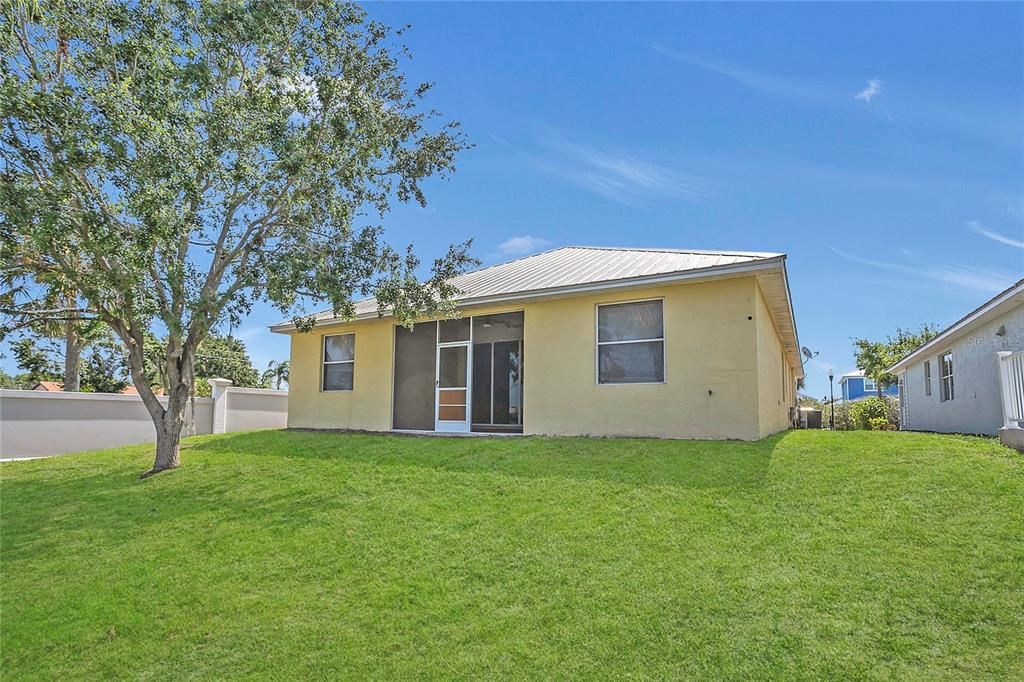 For Sale: $359,900 (3 beds, 3 baths, 2184 Square Feet)