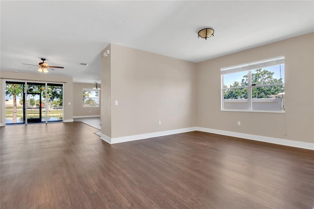 For Sale: $359,900 (3 beds, 3 baths, 2184 Square Feet)