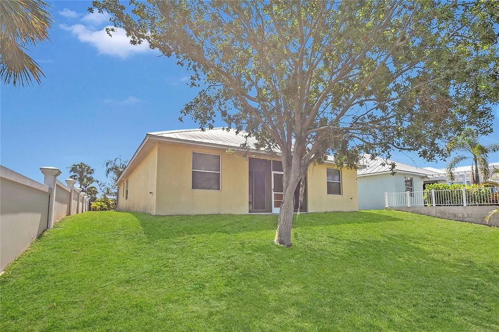 For Sale: $359,900 (3 beds, 3 baths, 2184 Square Feet)