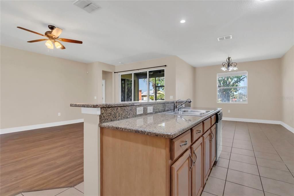 For Sale: $359,900 (3 beds, 3 baths, 2184 Square Feet)