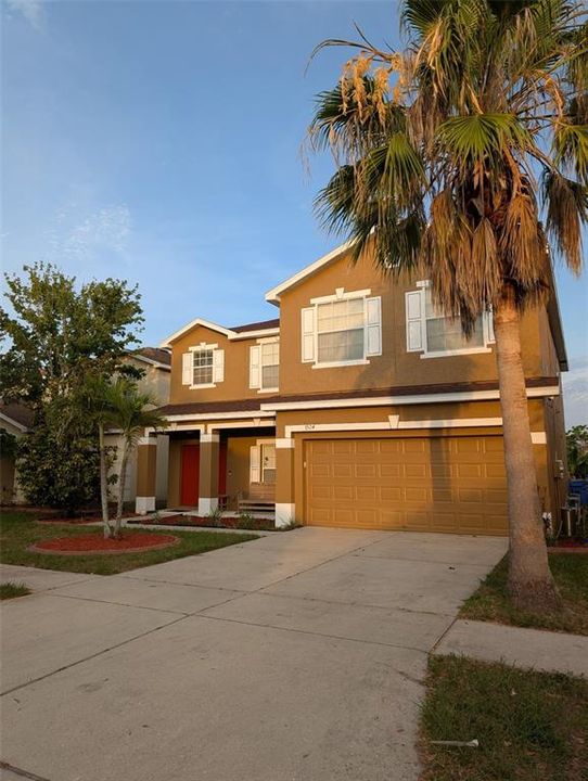 出租: $2,400 (4 贝兹, 3 浴室, 2924 平方英尺)