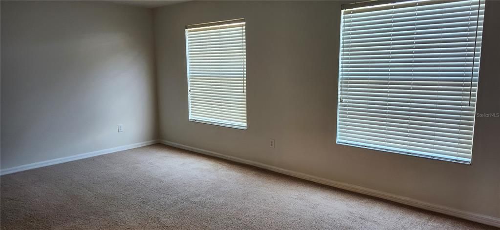 出租: $2,400 (4 贝兹, 3 浴室, 2924 平方英尺)