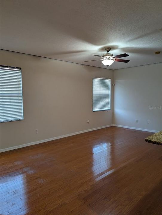 出租: $2,400 (4 贝兹, 3 浴室, 2924 平方英尺)