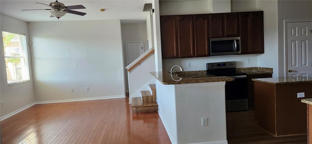 出租: $2,400 (4 贝兹, 3 浴室, 2924 平方英尺)