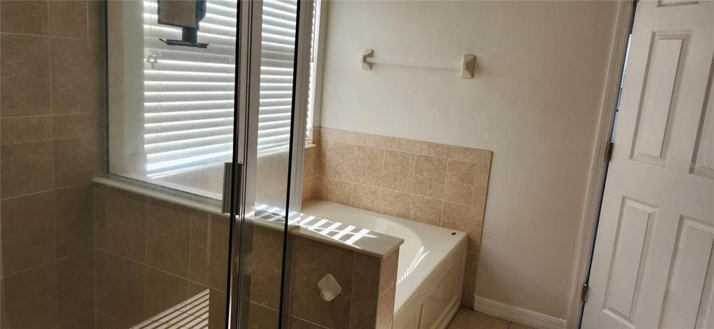 出租: $2,400 (4 贝兹, 3 浴室, 2924 平方英尺)