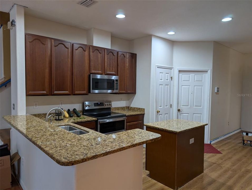 出租: $2,400 (4 贝兹, 3 浴室, 2924 平方英尺)