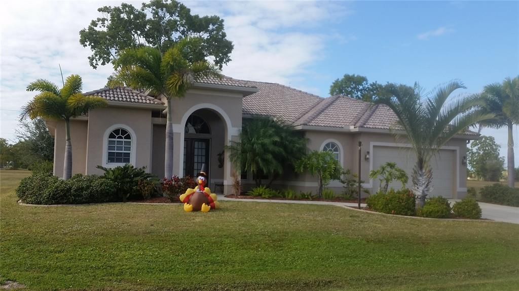 For Rent: $2,200 (3 beds, 2 baths, 1948 Square Feet)