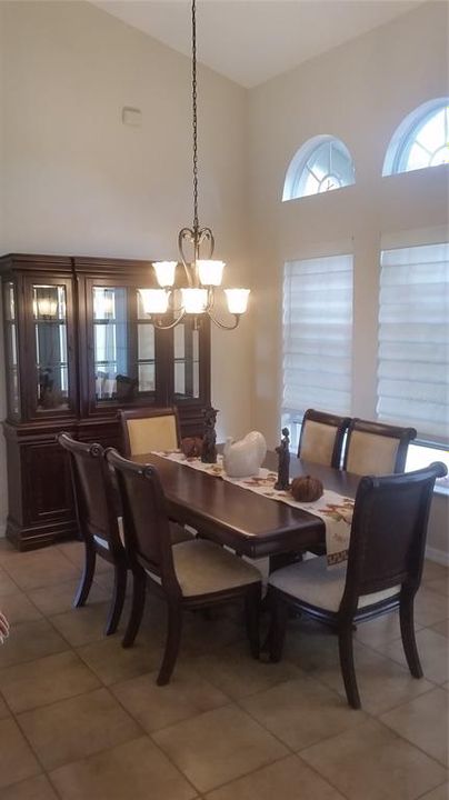 For Rent: $2,200 (3 beds, 2 baths, 1948 Square Feet)