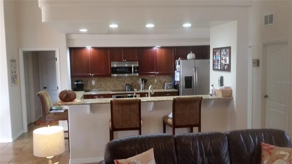 For Rent: $2,200 (3 beds, 2 baths, 1948 Square Feet)