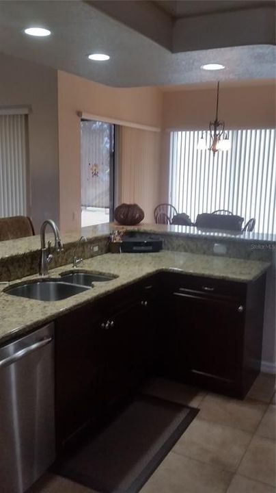 For Rent: $2,200 (3 beds, 2 baths, 1948 Square Feet)