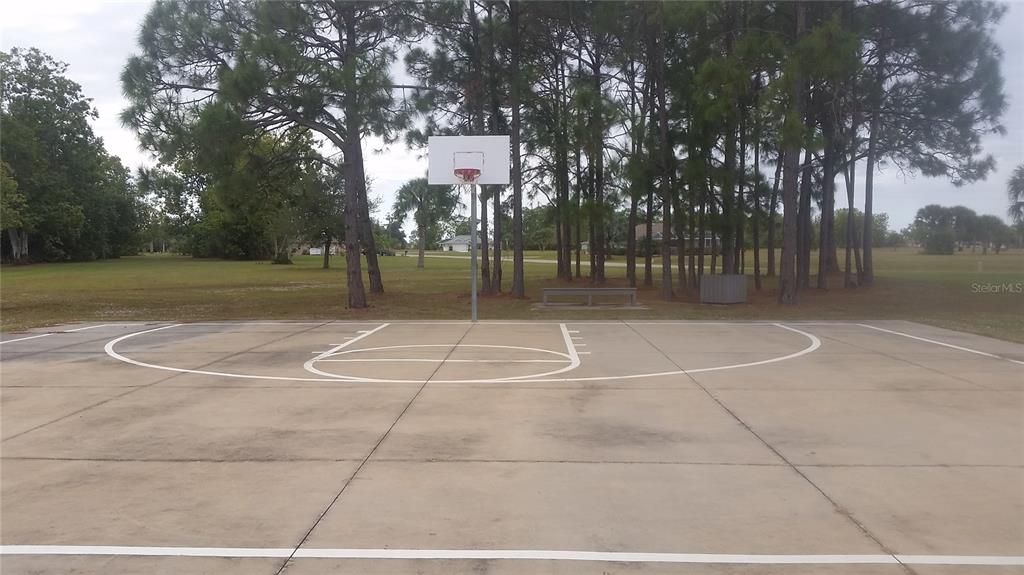 For Rent: $2,200 (3 beds, 2 baths, 1948 Square Feet)