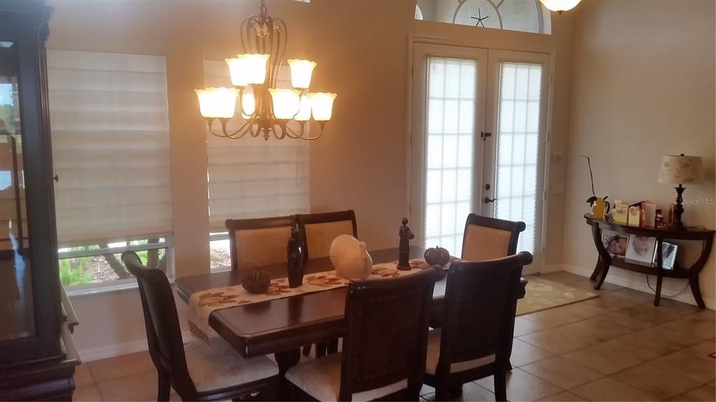 For Rent: $2,200 (3 beds, 2 baths, 1948 Square Feet)