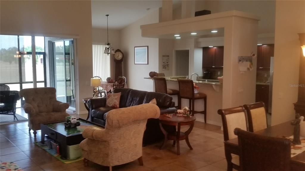 For Rent: $2,200 (3 beds, 2 baths, 1948 Square Feet)