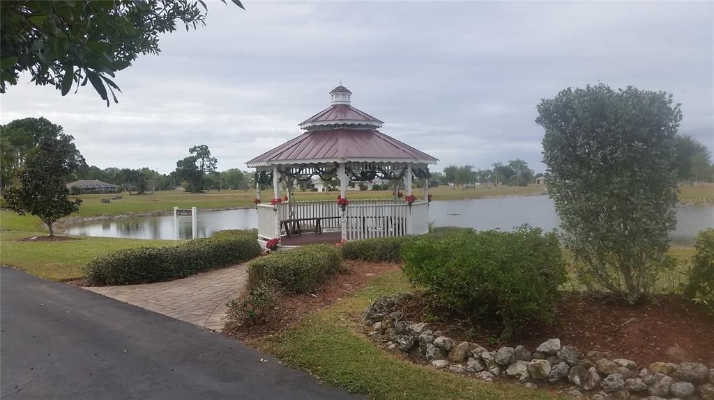 For Rent: $2,200 (3 beds, 2 baths, 1948 Square Feet)