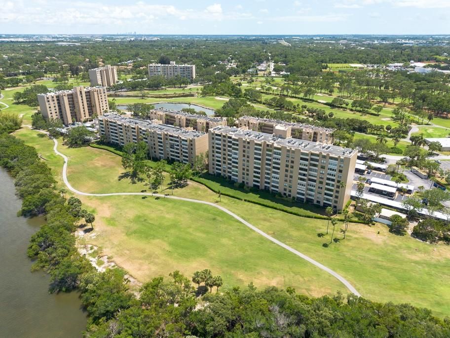 Active With Contract: $85,000 (1 beds, 1 baths, 565 Square Feet)