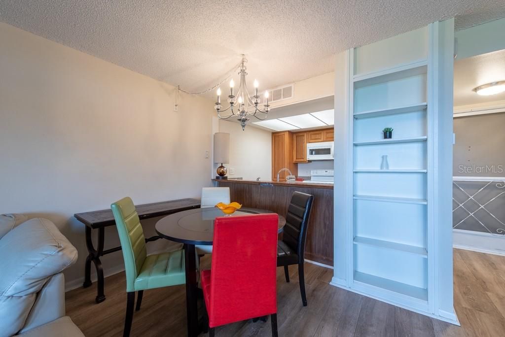 Active With Contract: $85,000 (1 beds, 1 baths, 565 Square Feet)