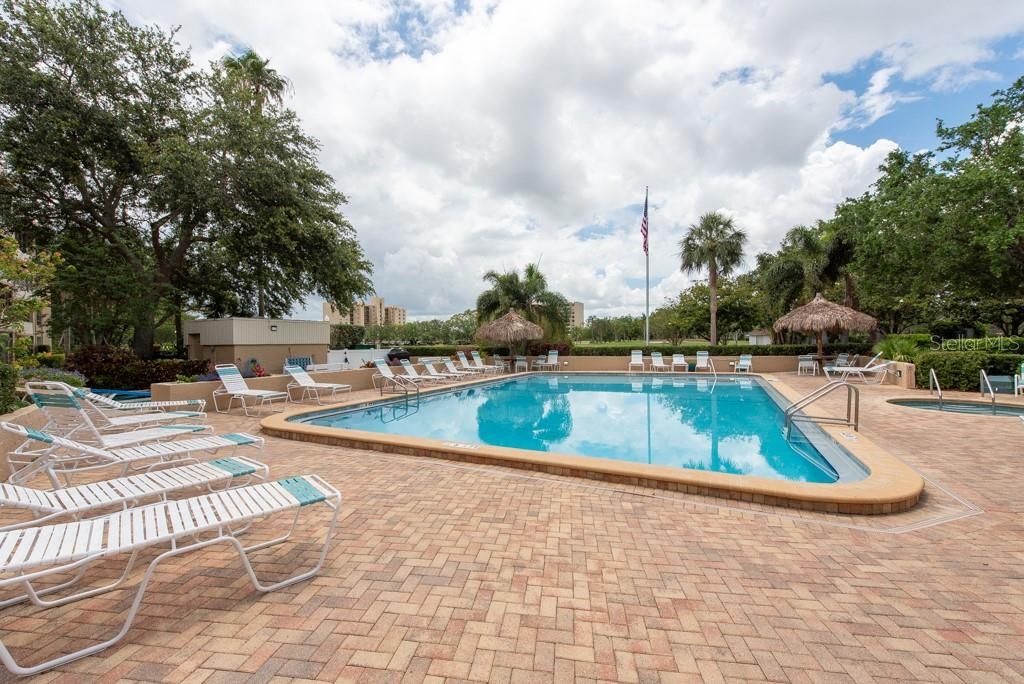 Active With Contract: $85,000 (1 beds, 1 baths, 565 Square Feet)