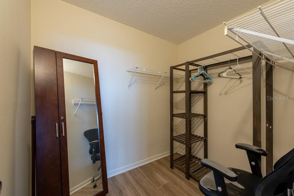 Active With Contract: $85,000 (1 beds, 1 baths, 565 Square Feet)