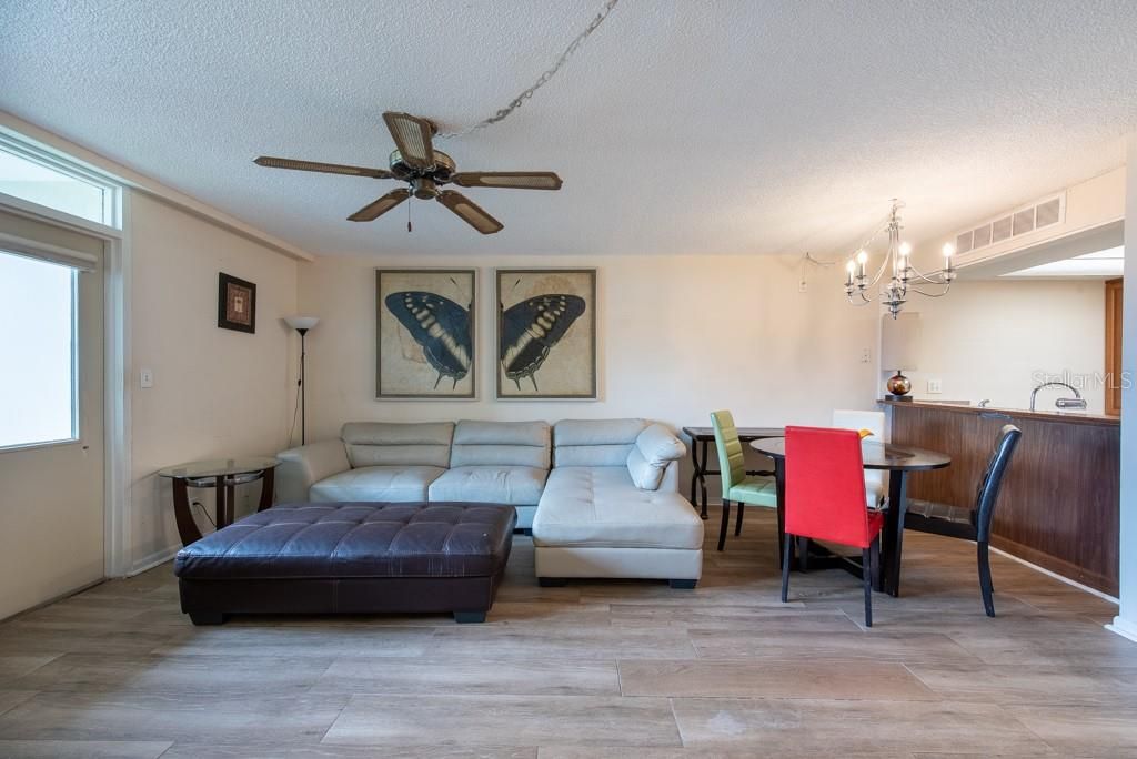 Active With Contract: $85,000 (1 beds, 1 baths, 565 Square Feet)