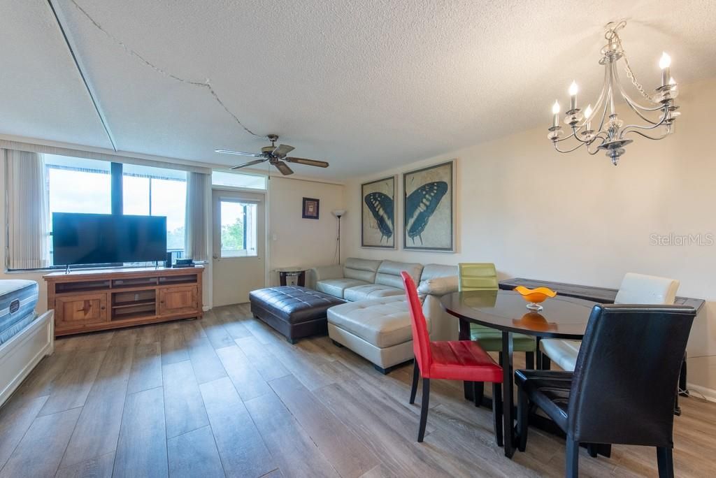 Active With Contract: $85,000 (1 beds, 1 baths, 565 Square Feet)
