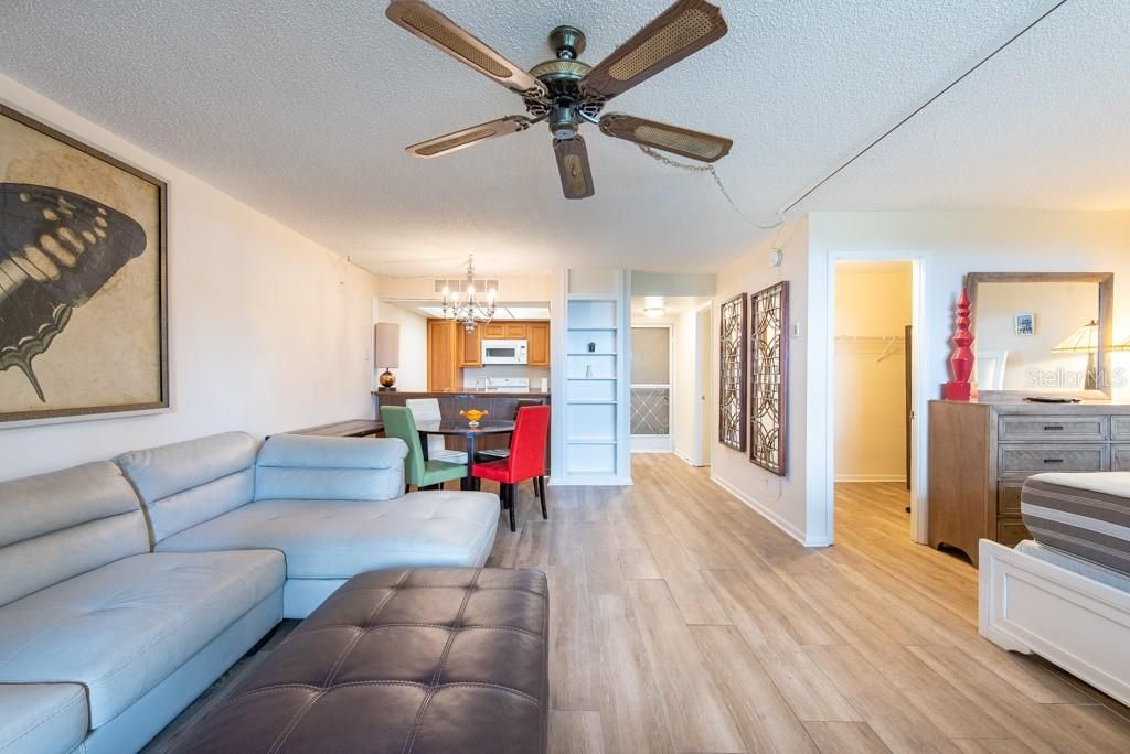 Active With Contract: $85,000 (1 beds, 1 baths, 565 Square Feet)